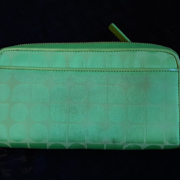 Large Kate Spade Green Zip Around Wallet. - Picture 2 of 8